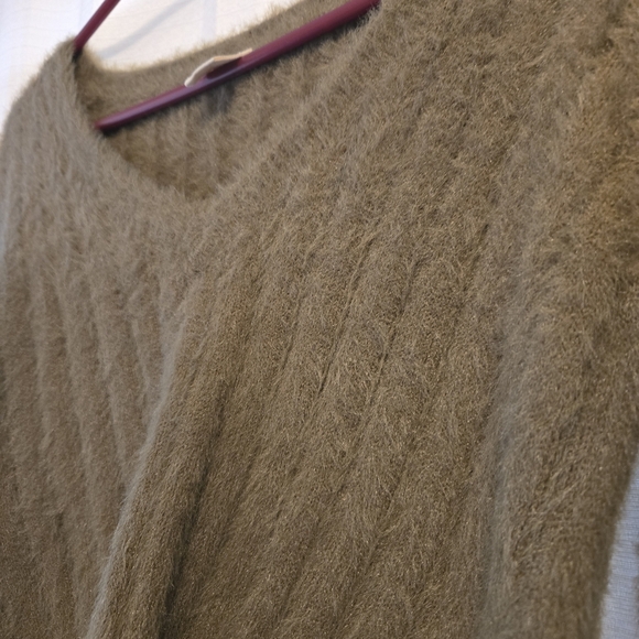 Urban Outfitters Green Cropped Sweater Vneck Fuzzy Soft, Small Womens Juniors - Picture 3 of 6